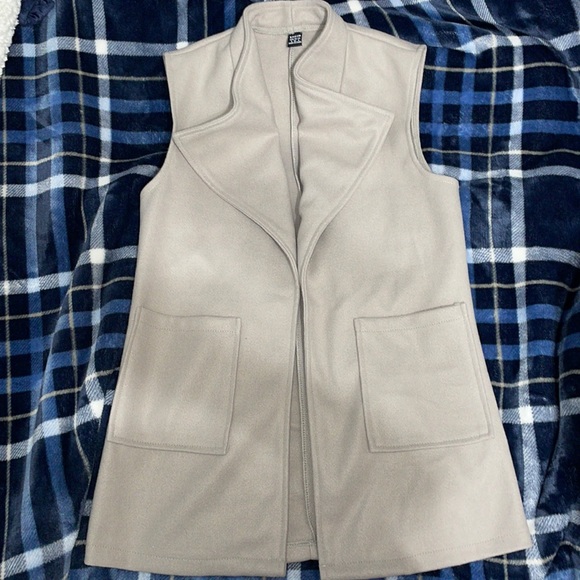 Women’s Vest - Picture 1 of 2